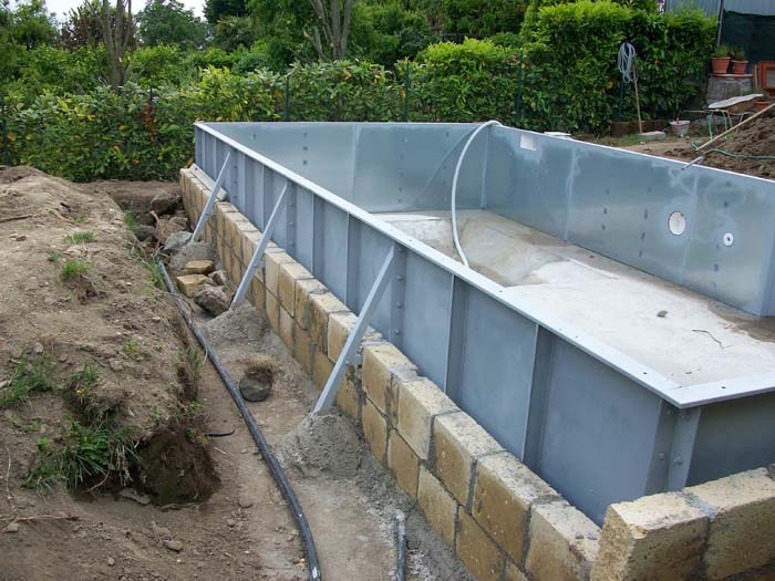 Costruzione muro rivestimento piscina  lato seminterrato 