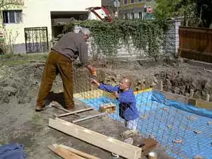 Realizzazione del fondo piscina