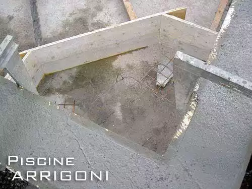 cassaforma per base e primo gradino della scala