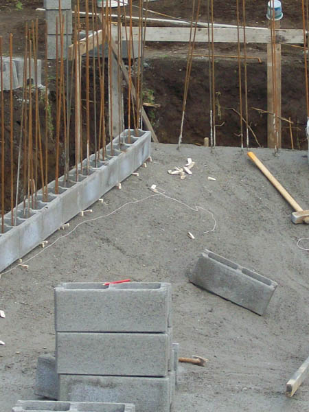 Inizio costruzione muro in casseri - Foto 9