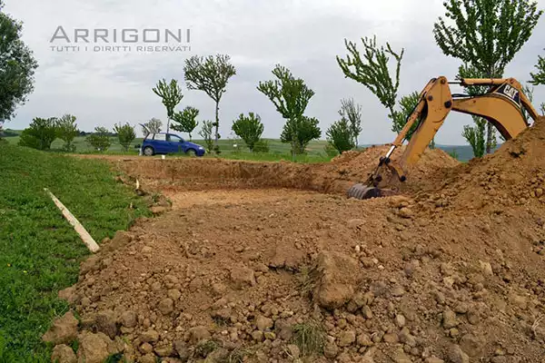 Inizio scavo piscina 5x10 con scala romana e tramoggia