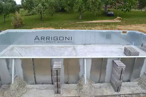 Contrafforti pareti piscina fissati con cemento – Foto 16