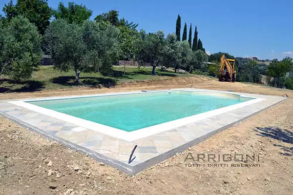 >Piscina riempita e terminata – Foto 37