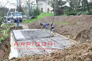 Gettata fondo piscina con tramoggia