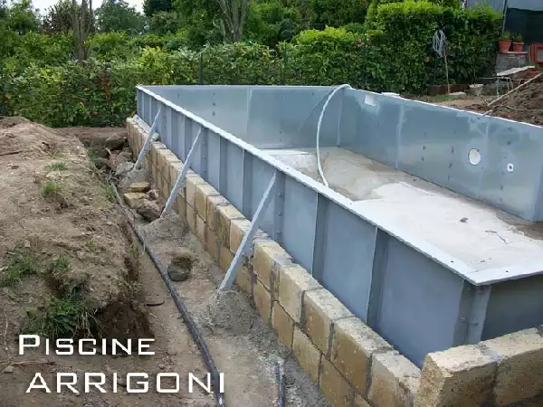 Costruzione muro rivestimento piscina  lato seminterrato