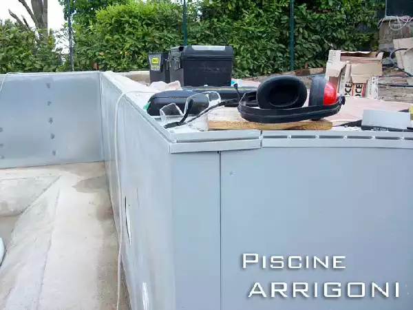 Profilo di alluminio pretagliato  per pareti piscina curve