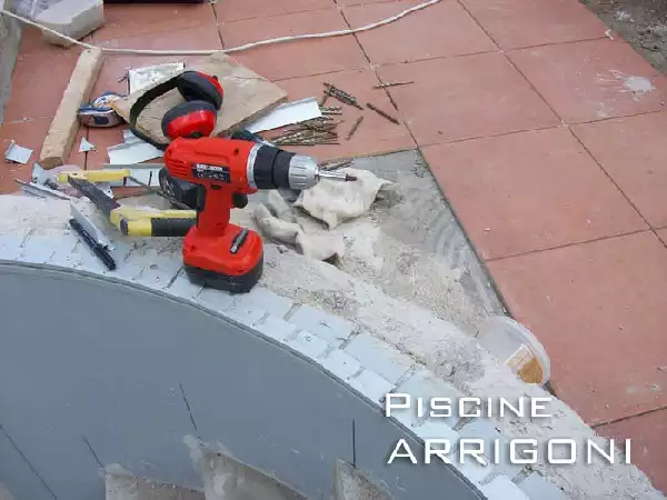 Profilo di alluminio pretagliato per pareti curve