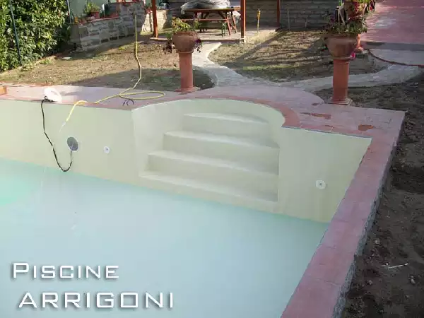 Scala accesso piscina rivestita in liner di PVC color sabbia