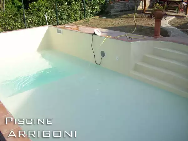 Piscina rivestita in liner di PVC color sabbia