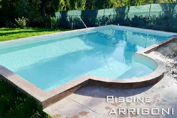 Piscina interrata 8x4 con scala a semicerchio