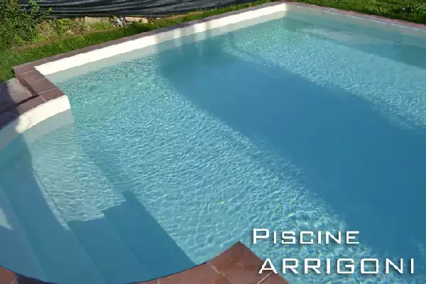 Scalinata di accesso piscina