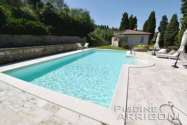 Piscina privata con idromassaggio su gradini