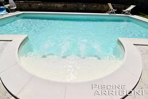 Piscina privata con idromassaggio su gradini foto 2