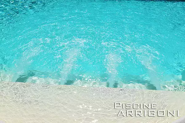 Piscina privata con idromassaggio su gradini foto 3