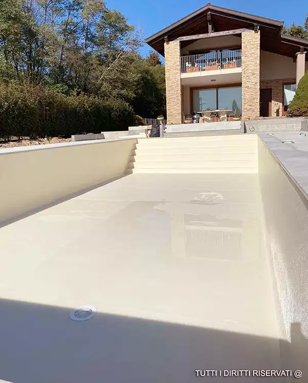 Posa membrana in PVC colore sabbia