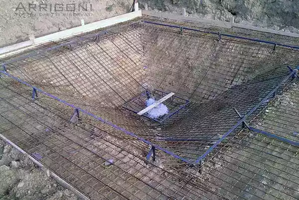 Presa di fondo fissata per la gettata