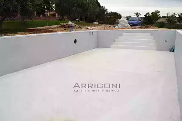 Fondo, tramoggia e gradini scala rasati